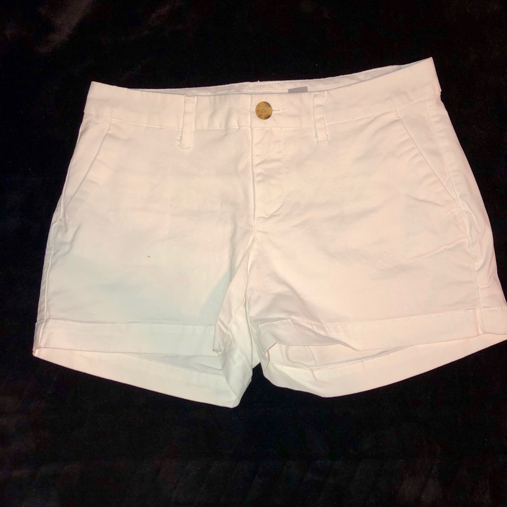 Mid rise everyday white shorts